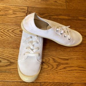 EUC: Madden Girl Slip-On Sneakers